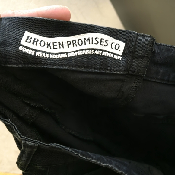 Stylish High Rise Dark Jeans - Picture 3 of 4